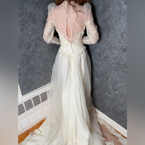 🤍 Vintage 1970s Lace Wedding Dress | Edwardian Revival | Sheer Sleeves 🤍 - Picture 4 of 8